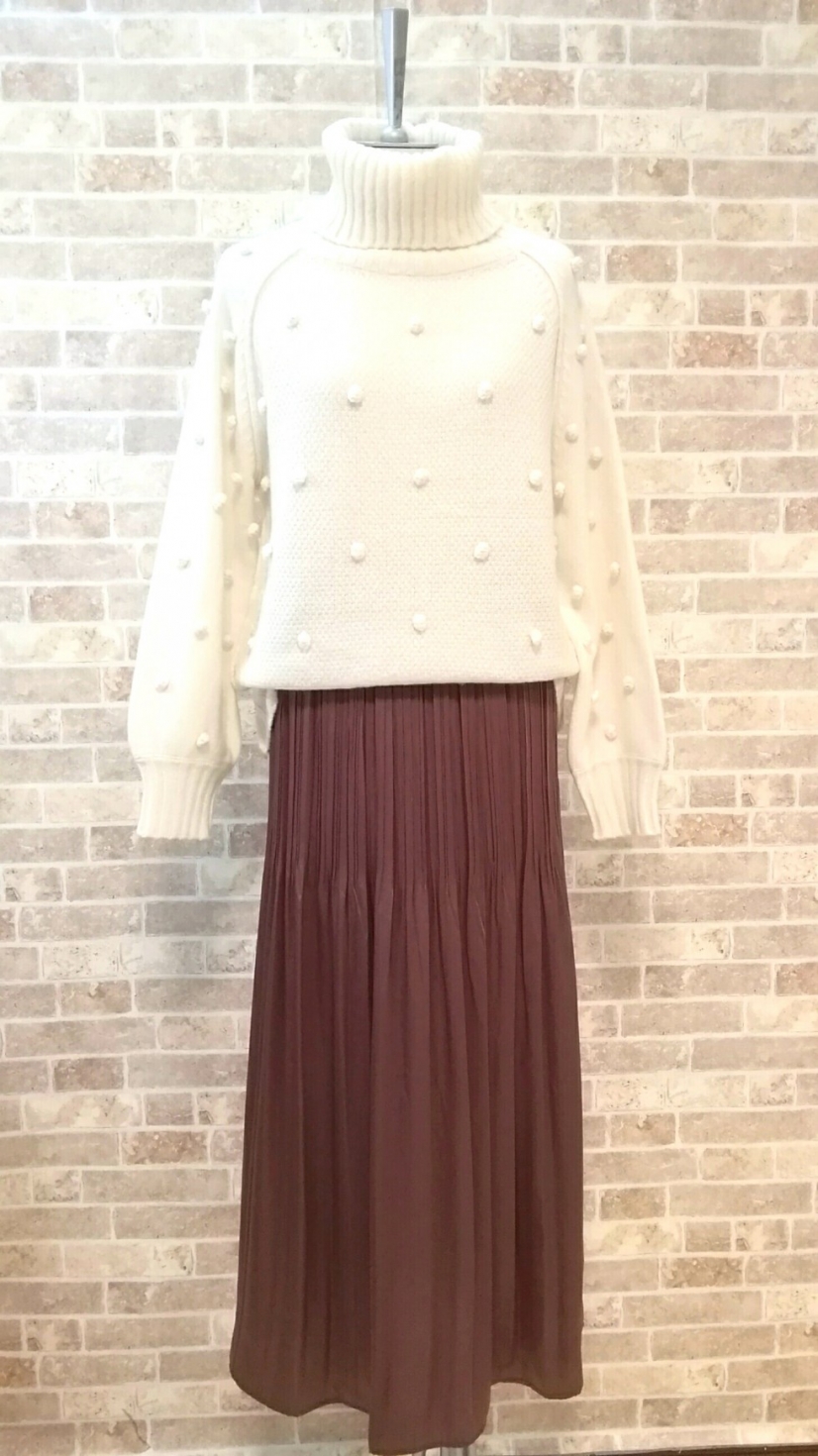 トラフィックより、タートルネック×ドット×ニット(ホワイト)が入荷♥
