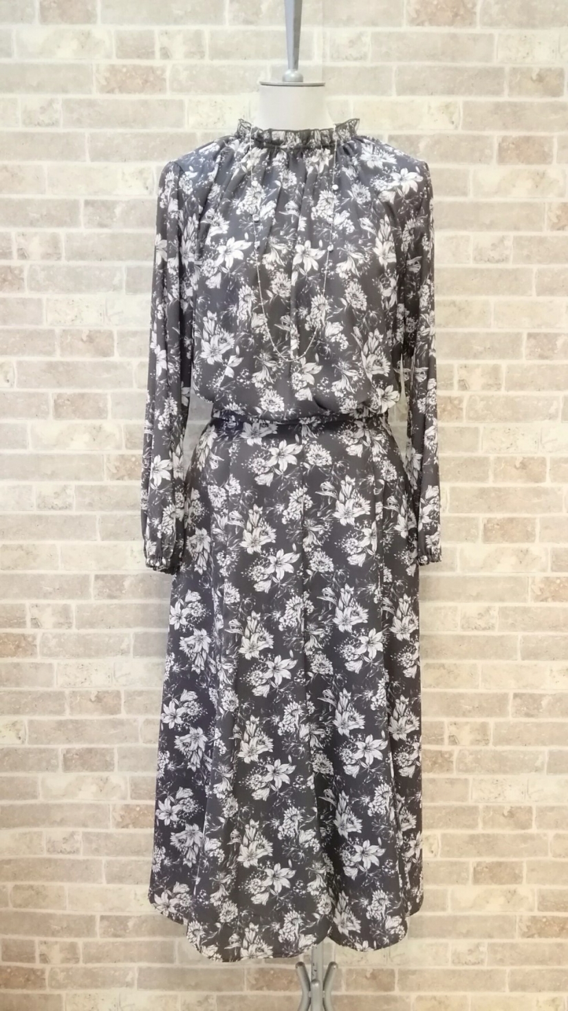 stola.より花柄フリルブラウス×ミディ丈スカートが入荷しました♡