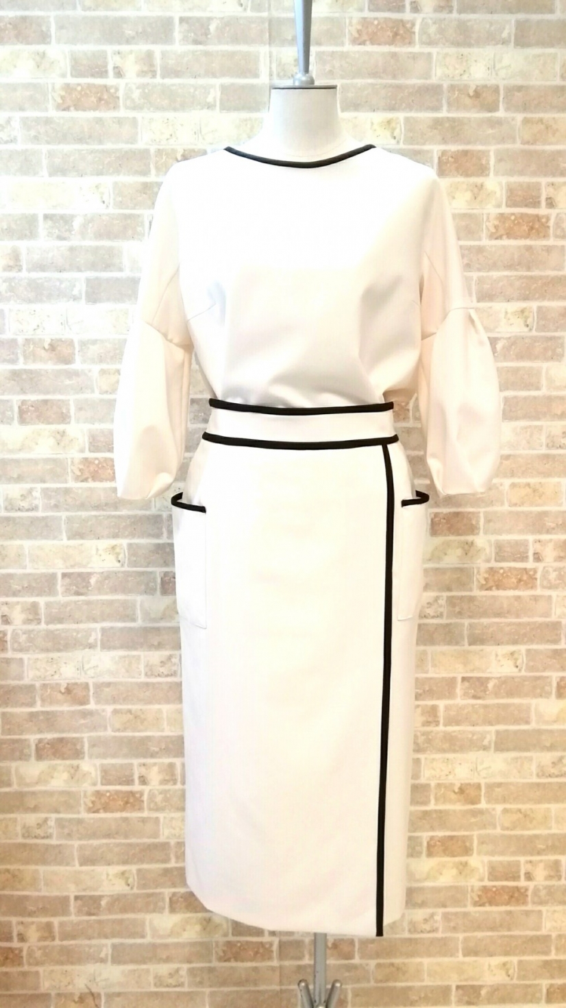 パシオーネより.きちんと感のあるブラウス×スカートが入荷しました♡