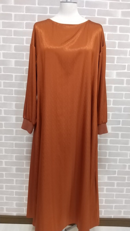 QTUMEよりロングワンピース入荷