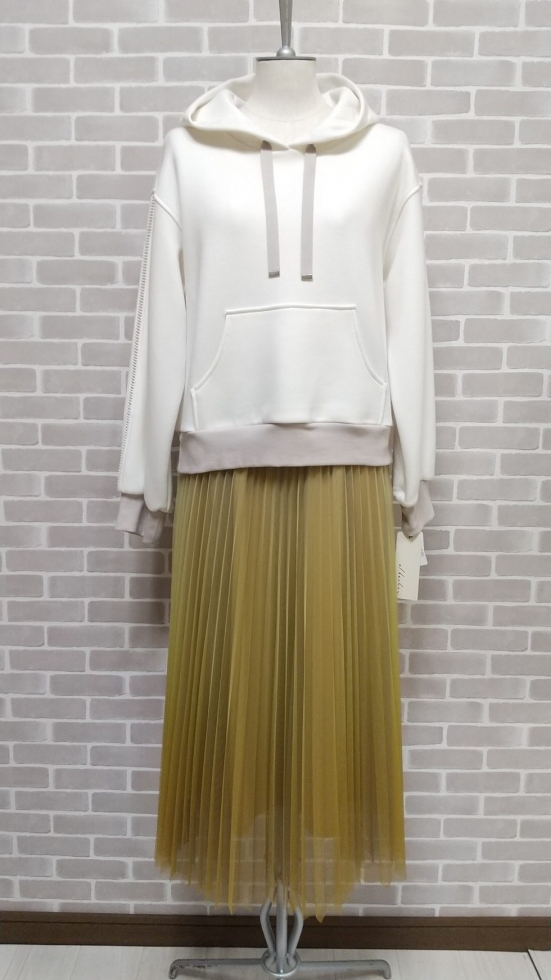 ジュノーよりパーカーとチュールスカートコーディネート入荷♥️【品切れ】