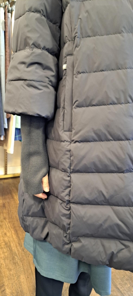 高木ミンク社のコート大量展示しました。